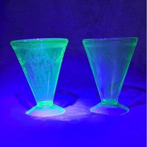 VTG Belmont Company Uranium Glass 5" Tumbler Footed Rose Cameo 1931 - Set of 2‎